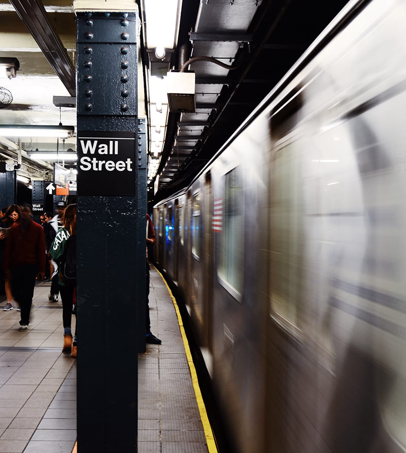 Wall-Street-U-Bahnstation sinnbildlich für den Jahresrückblick 2025